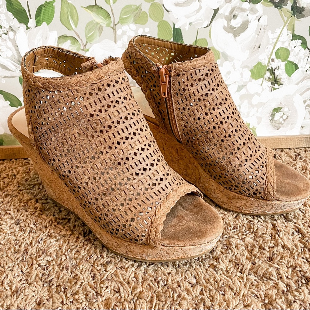 Fergalicious by Fergie Wedge Platform Heel Sandals Women’s Size 6-7